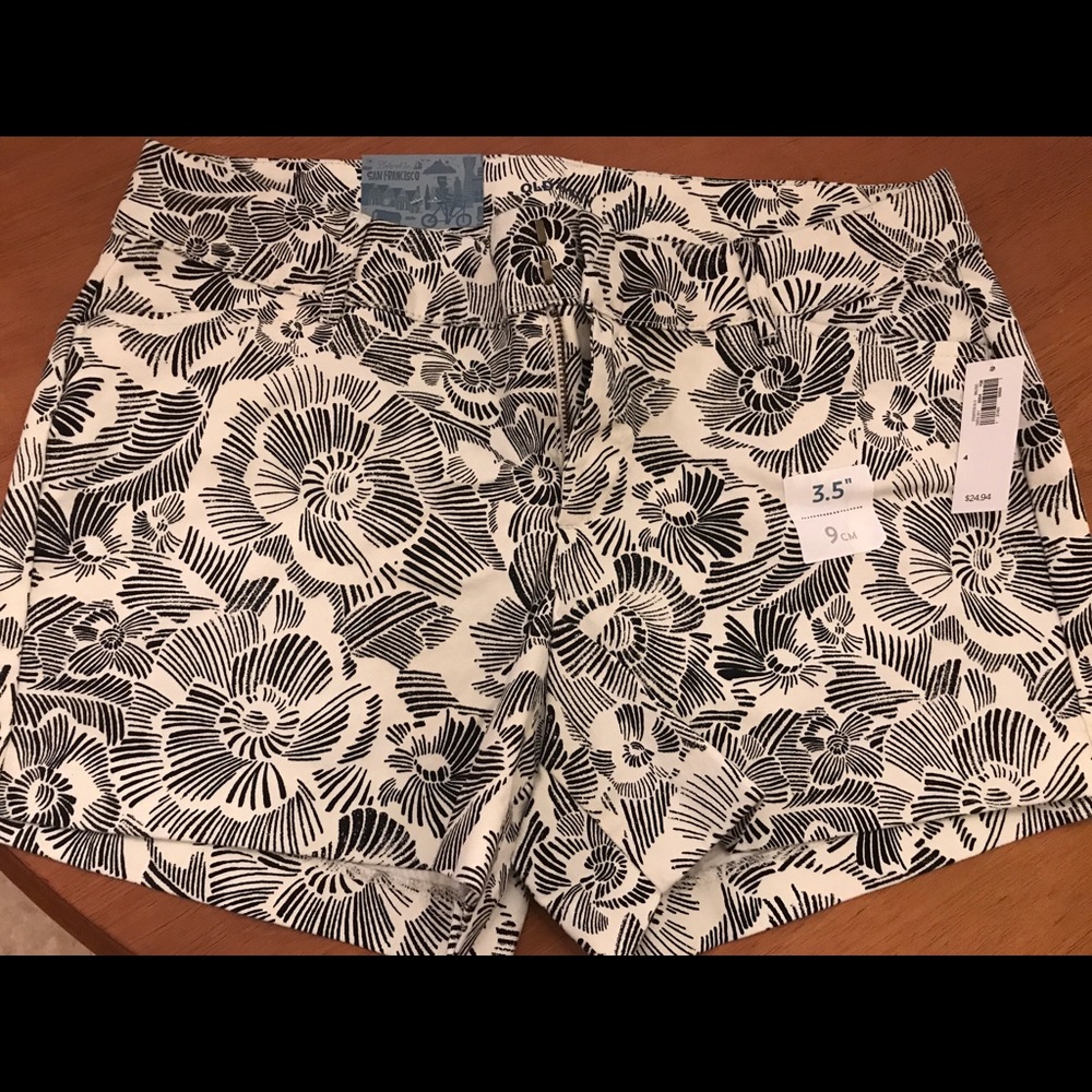 Old Navy shorts. New with tag. Black and cream
